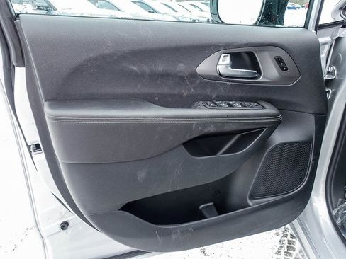 New 2026 Chrysler Pacifica Select image 17