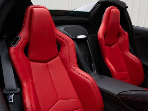 Used 2023 Chevrolet Corvette Stingray Convertible RWD image 12