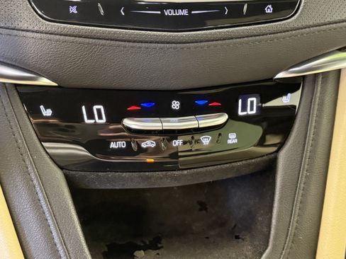 Used 2018 Cadillac XT5 Luxury w/ Driver Awareness Package image 23