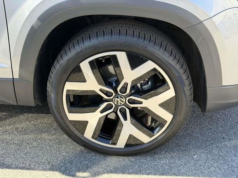 Certified 2022 Volkswagen Taos SEL AWD/4WD image 9