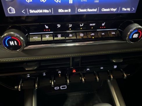 Used 2024 Chevrolet Colorado ZR2 w/ Technology Package image 36