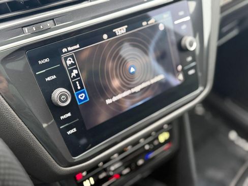 Used 2024 Volkswagen Tiguan SEL R-Line image 24