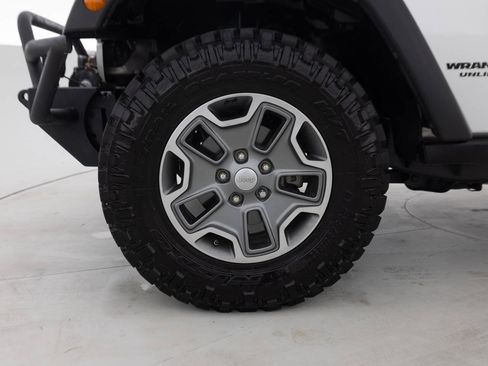 Used 2012 Jeep Wrangler Unlimited Rubicon w/ Connectivity Group AWD/4WD image 17