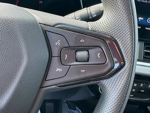 Used 2025 Chevrolet Trax LT w/ Sunroof Package image 23