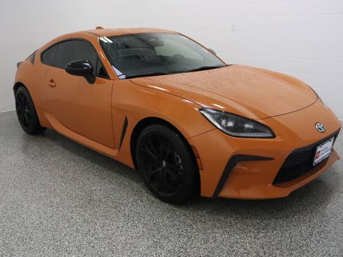 Used 2023 Toyota GR86 10th Anniversary SE RWD image 4
