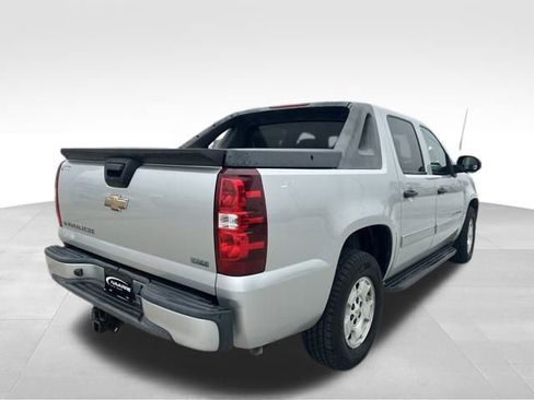 Used 2010 Chevrolet Avalanche LS image 8