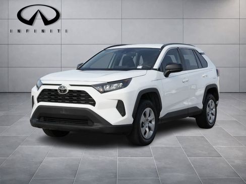 Used 2019 Toyota RAV4 LE FWD image 1
