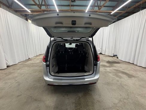 Used 2024 Chrysler Pacifica Touring-L FWD image 22