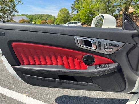 Used 2020 Mercedes-Benz SLC 300 image 24
