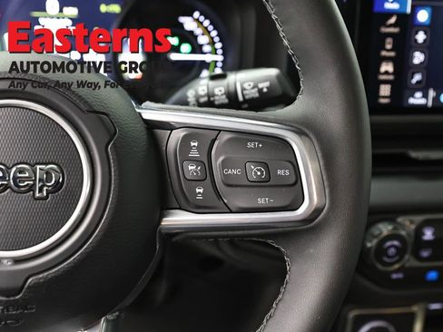 Used 2025 Jeep Wrangler Unlimited Sahara AWD/4WD image 16