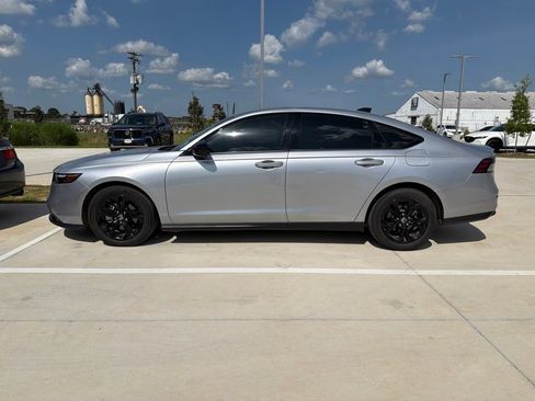 Used 2025 Honda Accord SE image 6
