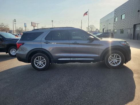 Used 2025 Ford Explorer Active image 2
