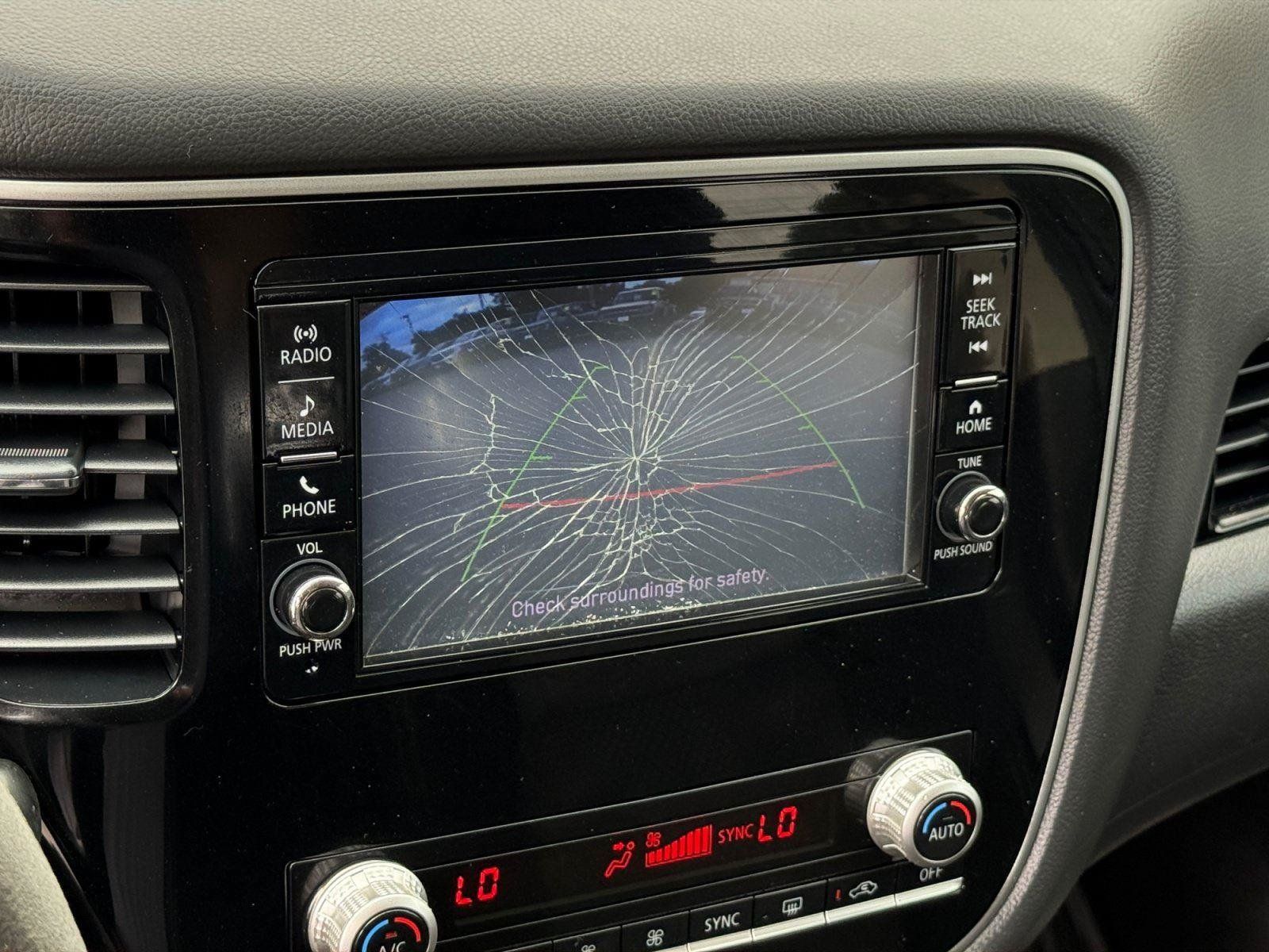 Used 2020 Mitsubishi Outlander ES FWD image 25