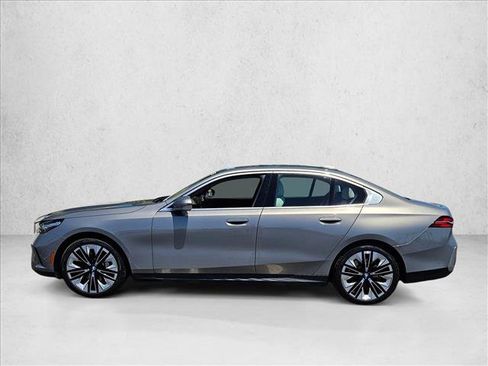 Certified 2025 BMW 530i image 9