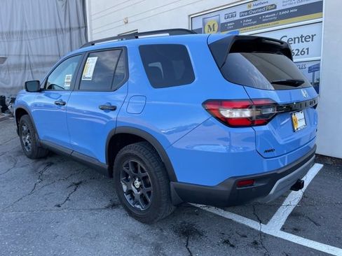 Used 2023 Honda Pilot TrailSport image 3