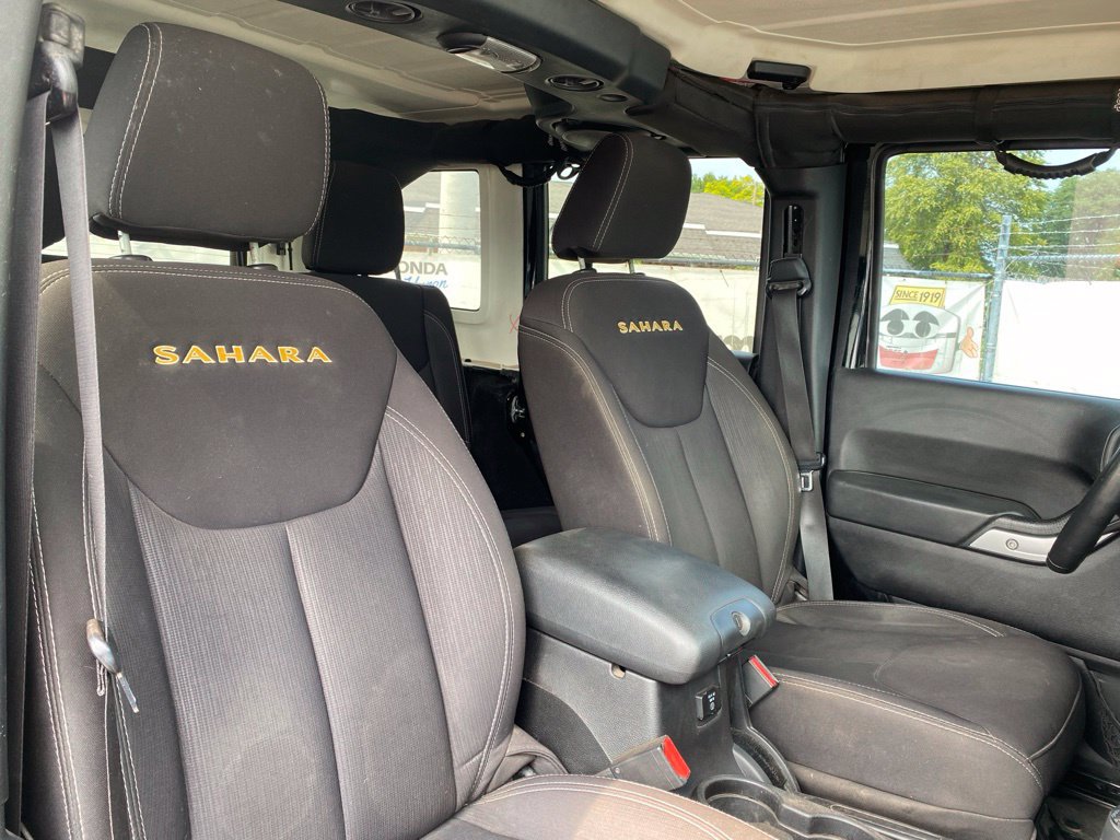 Used 2013 Jeep Wrangler Unlimited Sahara w/ Dual Top Group AWD/4WD image 15
