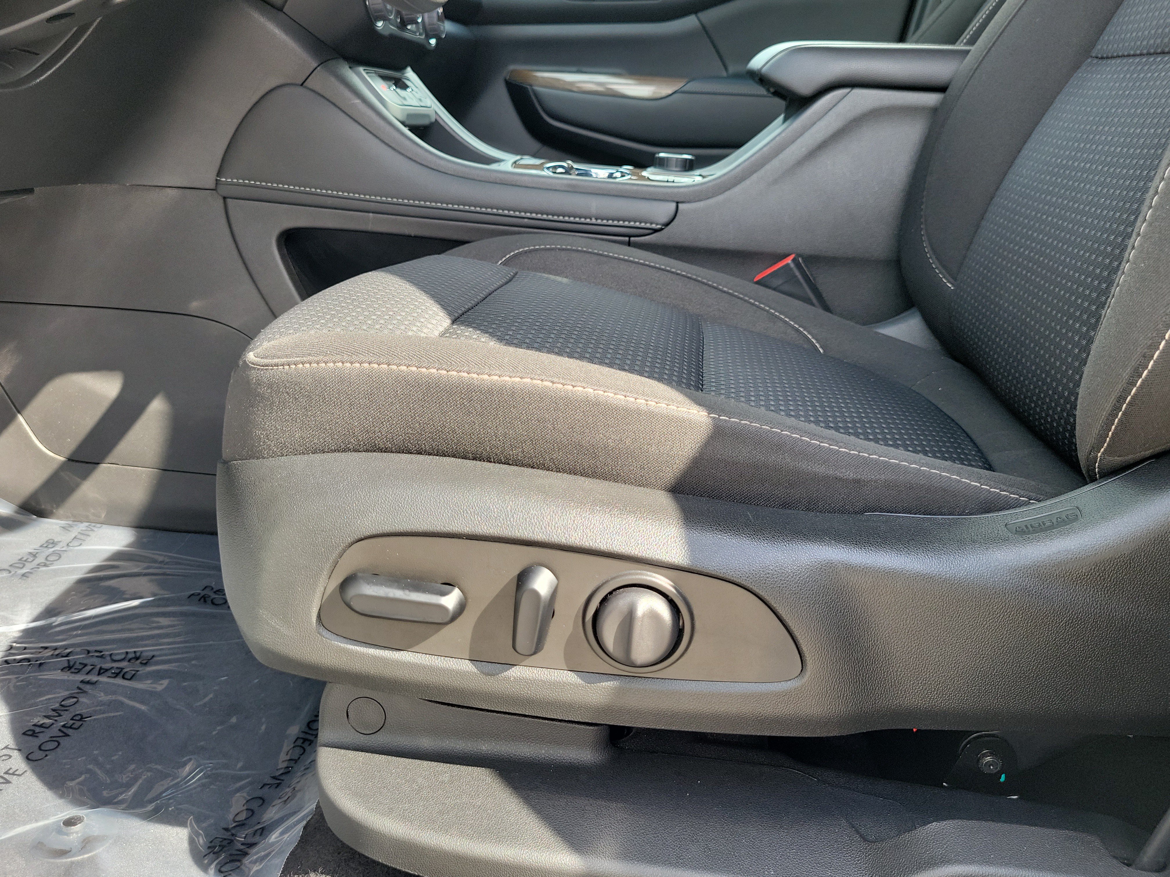 Used 2023 GMC Acadia SLE w/ Driver Convenience Package FWD image 12