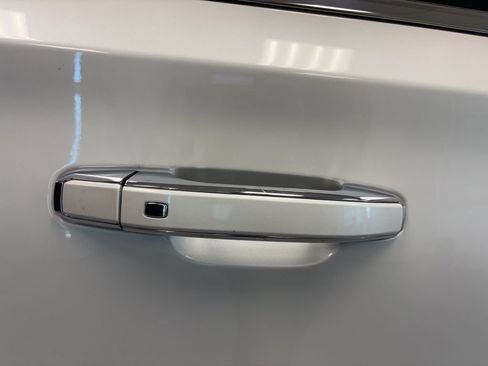 Used 2019 GMC Yukon Denali w/ Denali Ultimate Package image 13