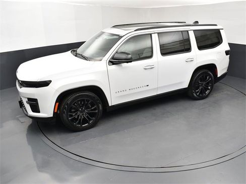 New 2026 Jeep Grand Wagoneer Summit image 15