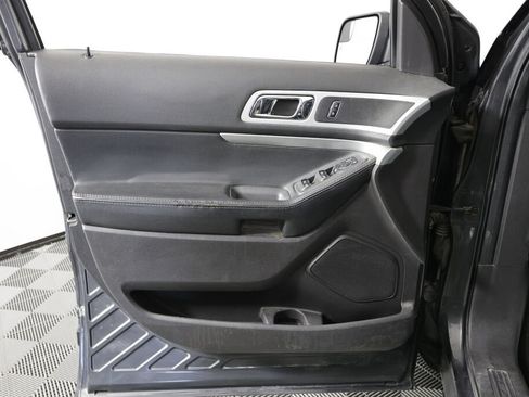 Used 2015 Ford Explorer XLT w/ Equipment Group 202B AWD/4WD image 12