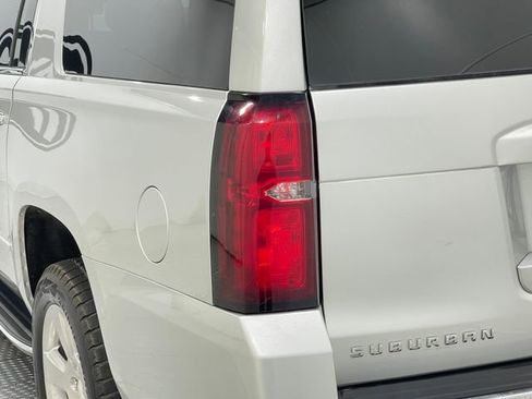 Used 2020 Chevrolet Suburban Premier image 39
