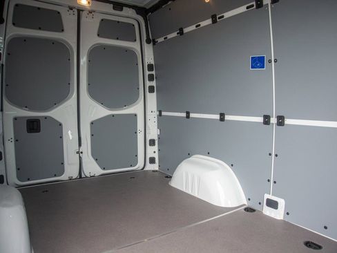 Used 2025 Mercedes-Benz Sprinter 2500 image 36