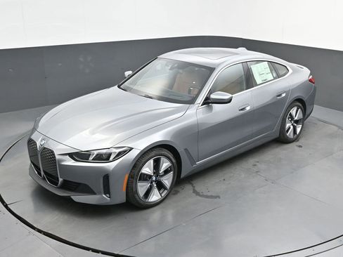 New 2026 BMW i4 eDrive40 w/ Premium Package RWD image 34
