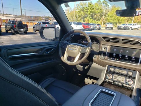 Used 2021 GMC Yukon Denali w/ Denali Premium Package image 36