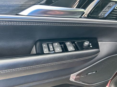 Used 2023 Jeep Wagoneer Series III w/ Preferred Equipment Group RWD image 32