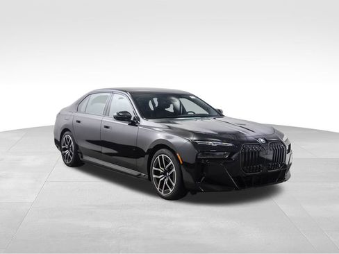 Used 2026 BMW 750e xDrive w/ Executive Package image 7