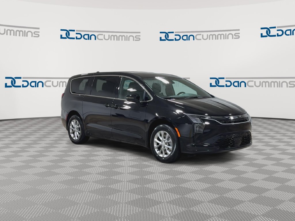 New 2027 Chrysler Pacifica Select w/ Family Tech Group AWD/4WD image 3