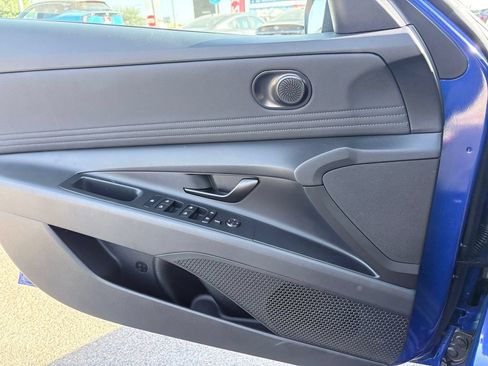 Used 2025 Hyundai Elantra SEL FWD image 12
