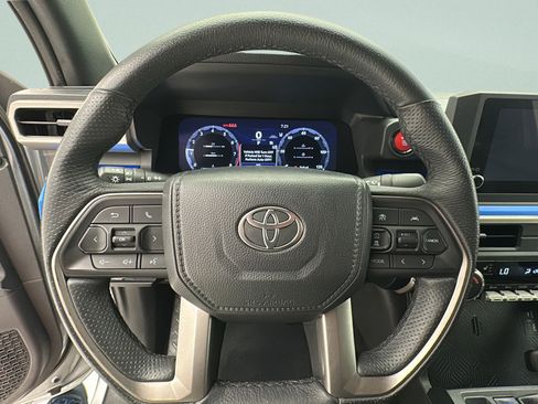 Used 2025 Toyota Tacoma TRD Off-Road AWD/4WD image 16
