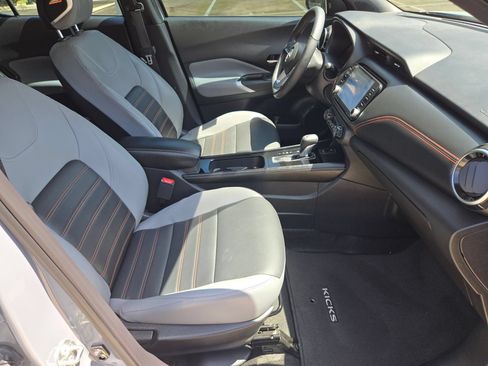 Used 2024 Nissan Kicks SR w/ SR Premium Package FWD image 27