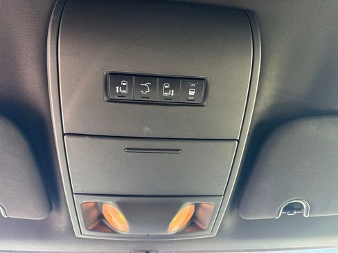 Used 2020 Dodge Grand Caravan SXT FWD image 19
