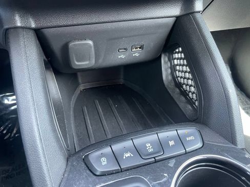 Used 2025 Chevrolet TrailBlazer LT AWD/4WD image 12