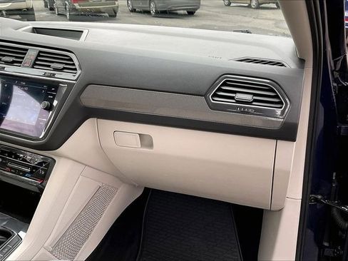 Used 2022 Volkswagen Tiguan SE image 12