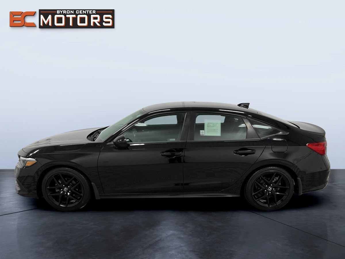 Used 2023 Honda Civic Sport image 3