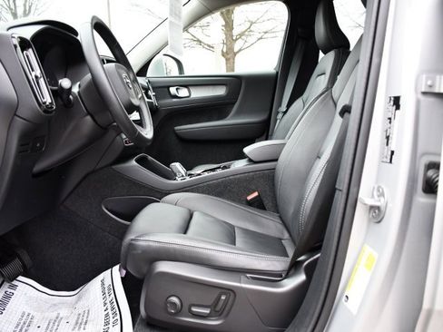 Certified 2025 Volvo XC40 B5 Plus image 13