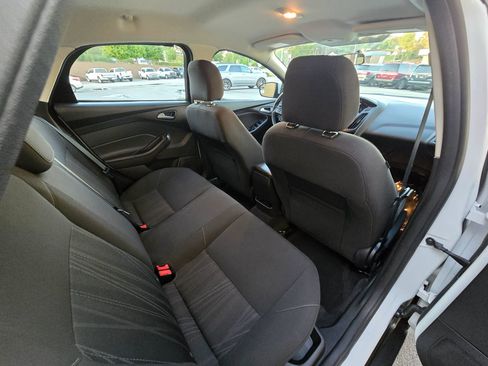 Used 2017 Ford Focus SE image 12