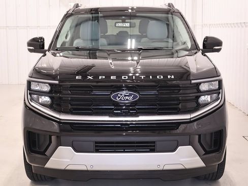 New 2026 Ford Expedition Platinum w/ Platinum Ultimate Package AWD/4WD image 4