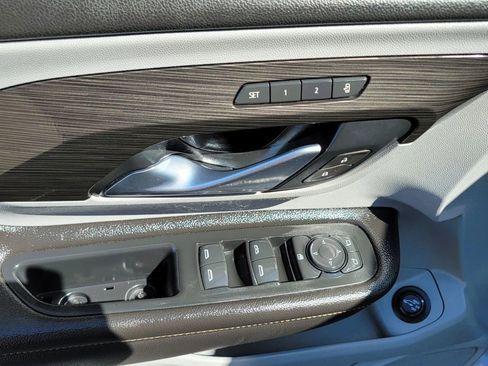 Used 2021 GMC Terrain SLT image 22