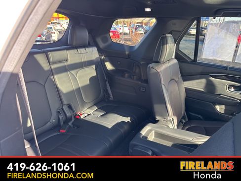 Used 2025 Honda Pilot Black Edition image 43