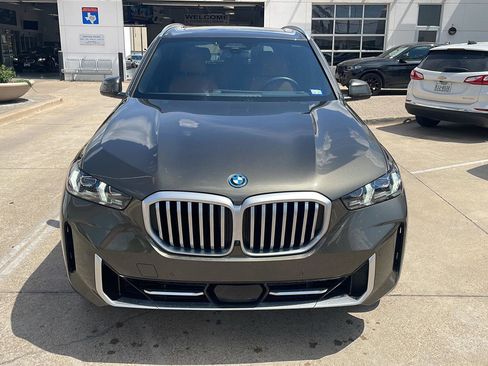 Used 2025 BMW X5 xDrive50e AWD/4WD image 3