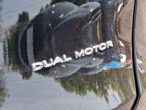 Used 2023 Tesla Model Y AWD image 31