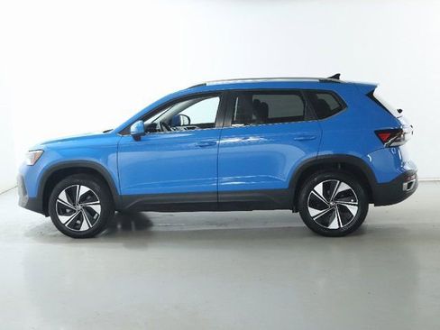 Used 2025 Volkswagen Taos SE image 40