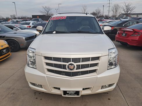 Used 2013 Cadillac Escalade ESV Premium image 2