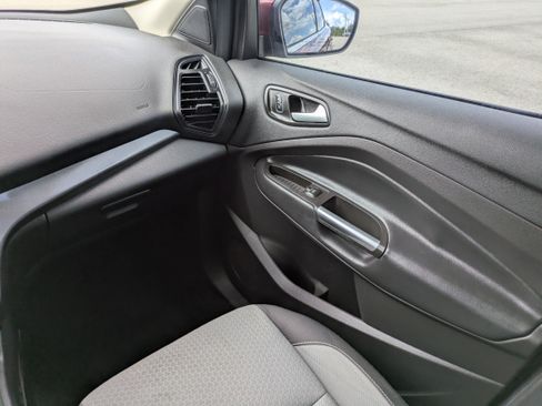 Used 2019 Ford Escape SE FWD image 17