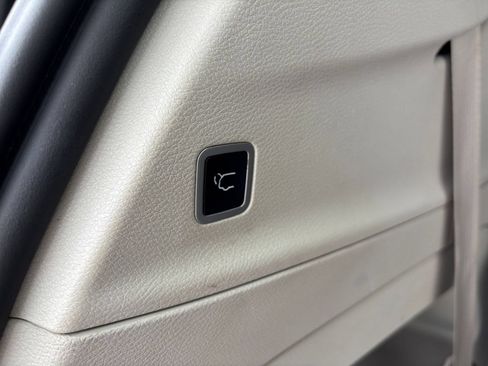 Used 2022 Chrysler Pacifica Touring-L FWD image 23