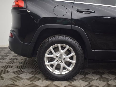Used 2015 Jeep Cherokee Latitude w/ Cold Weather Group AWD/4WD image 26